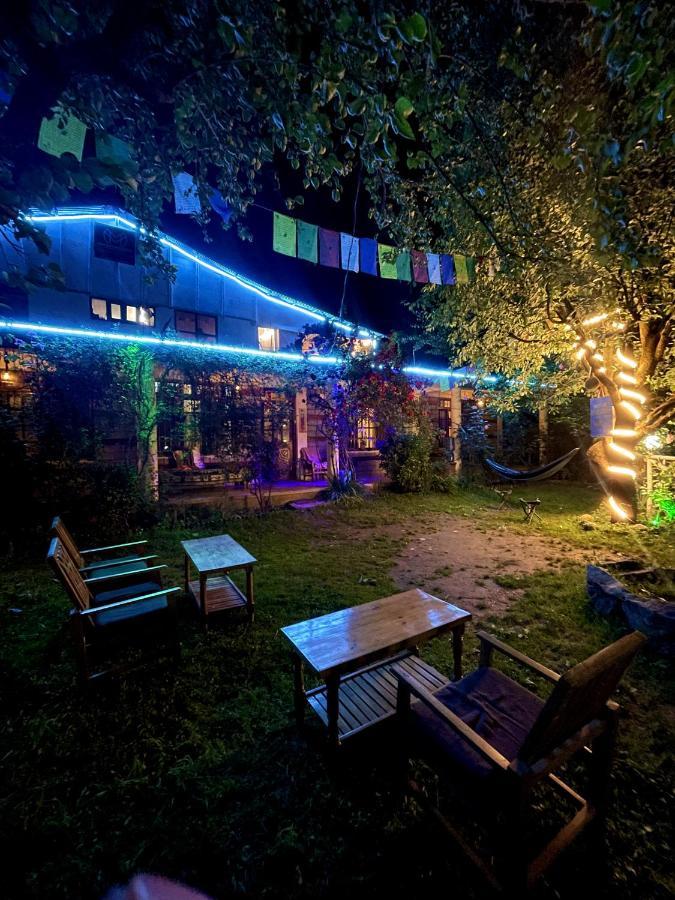 Mars Monkey Hostel & Cafe Маналі Екстер'єр фото